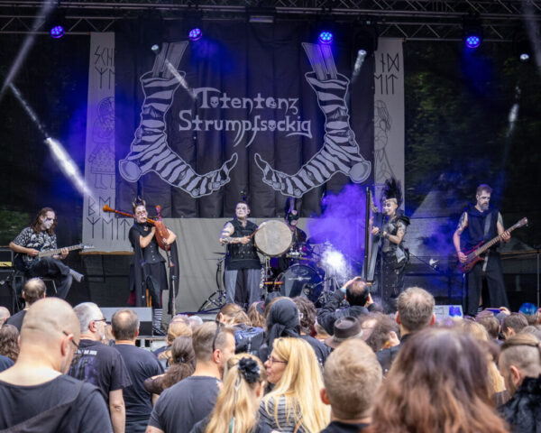 Ein Gruppenbild mit der ganzen Band.